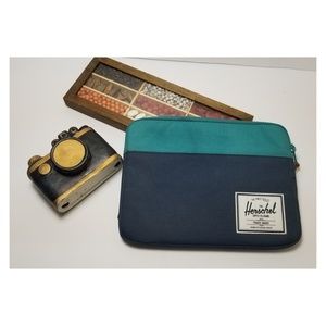 HERSCHEL IPAD SLEEVE